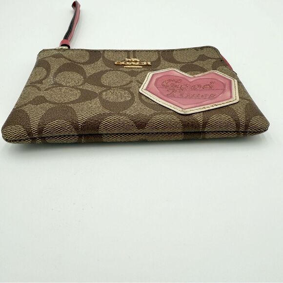 Coach Corner Zip Wristlet in Signature Canvas with Disco Patches - in EUC - Picture 4 of 7